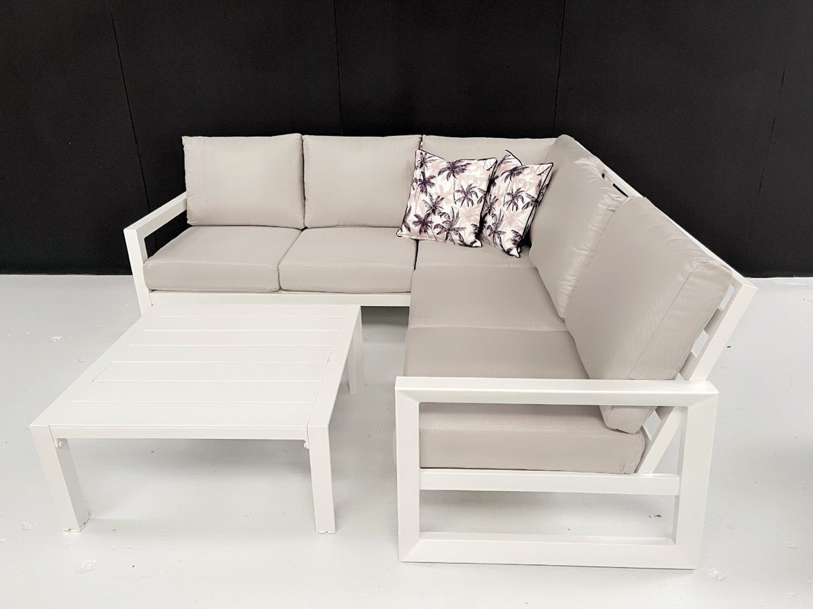 All Outdoor Lounge