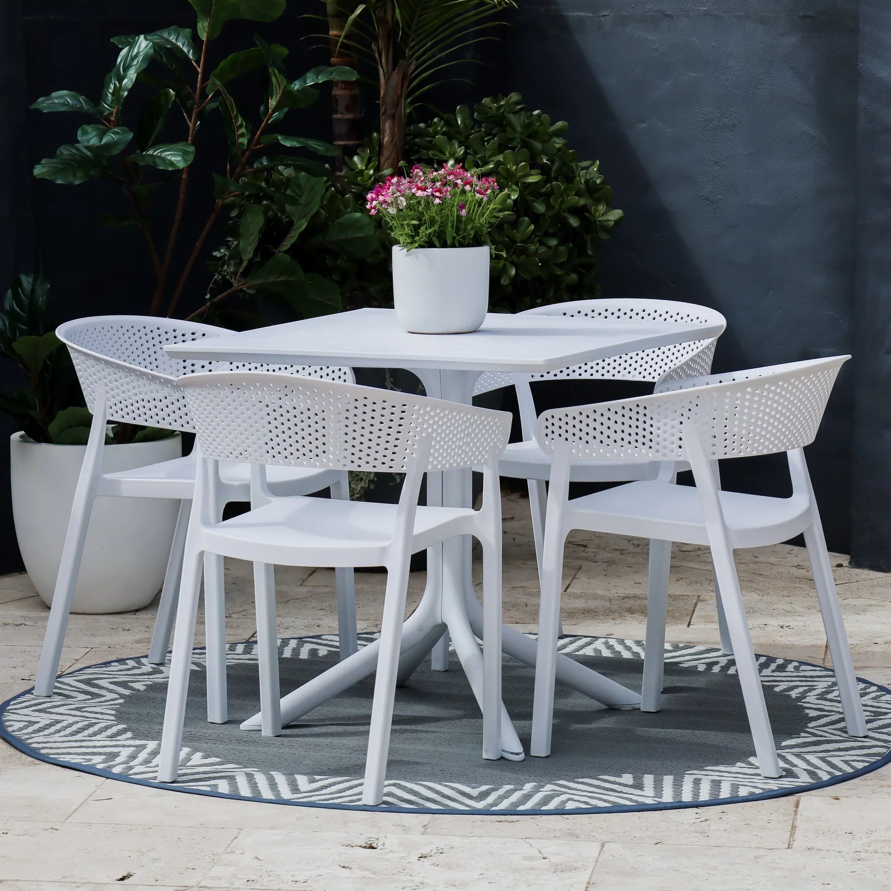 Mod Curve Back PP Outdoor Chair - White